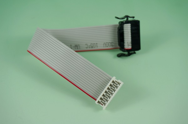 GR10607-005  FLAT 2.54 CONNECTOR to 2.54牛角 有耳雙勾 三件式