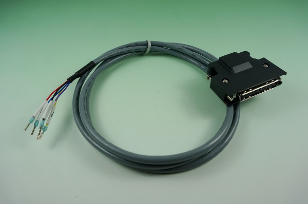 GR10612-005  SCSI 50P 鎖殼式外殼 (MDR) to Ferrule